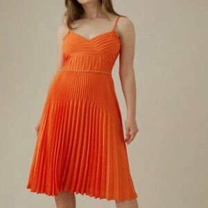 Karen Millen Chain Detail Pleated Dress - Size 6 - NEW With‎ Tags.